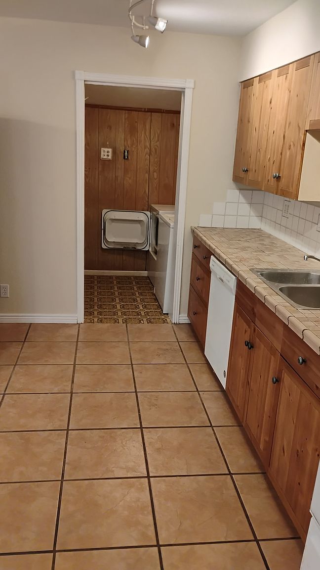1126 W Heather Dr photo 2