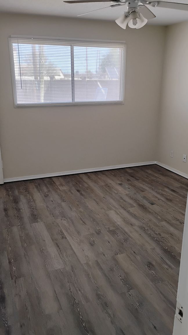 1126 W Heather Dr photo 3