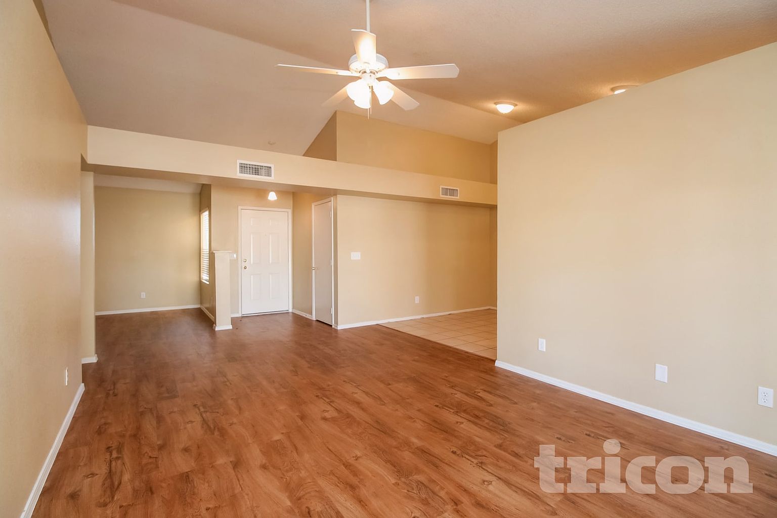 102 W Ivyglen St photo 5