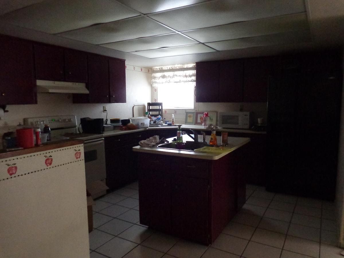 1318 E Indigo St photo 3