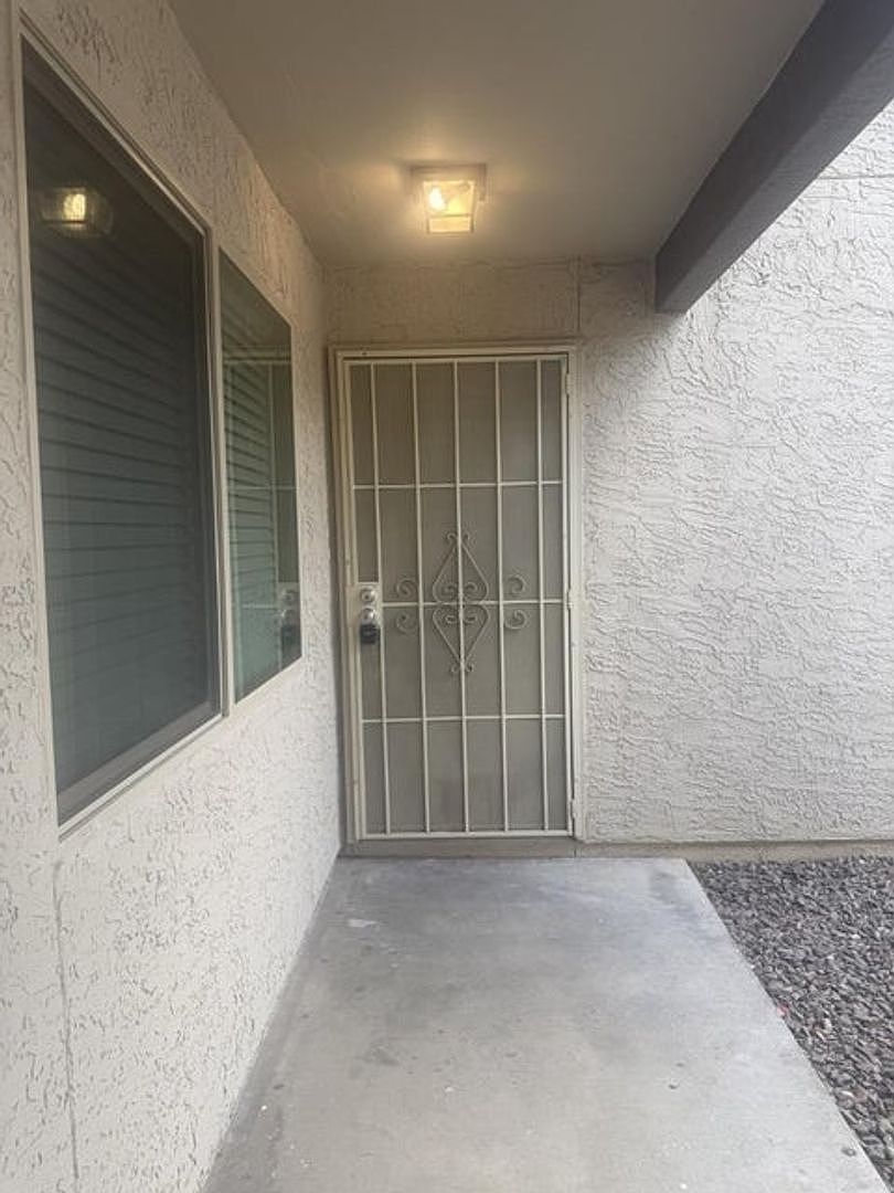 520 N Stapley Dr photo 2