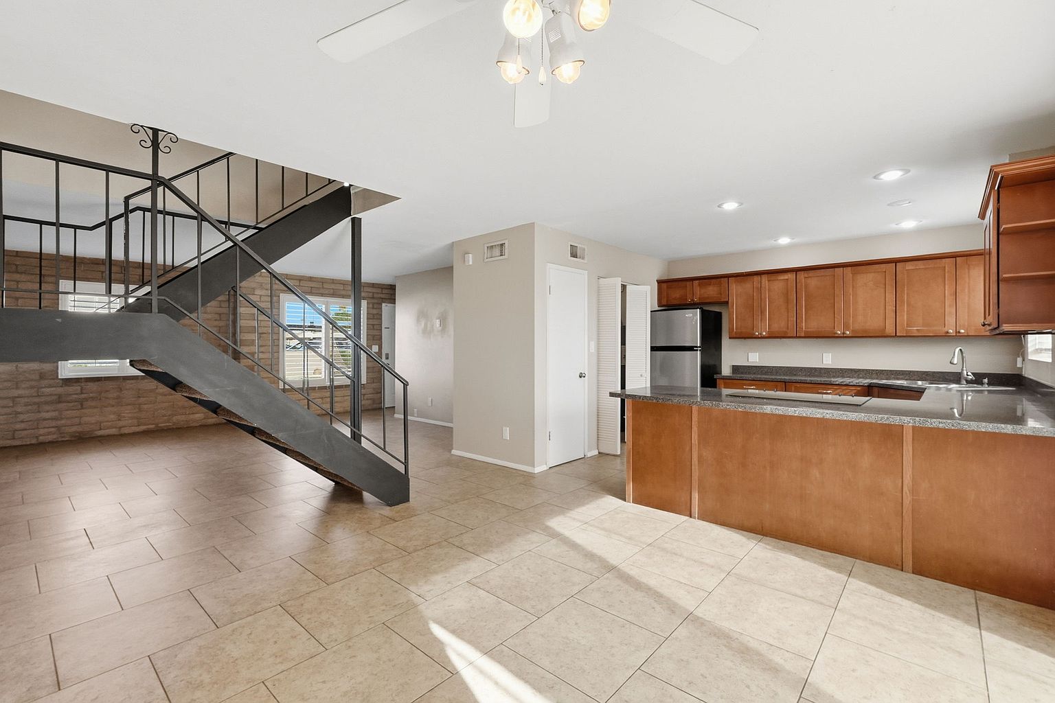 533 N Lesueur photo 4