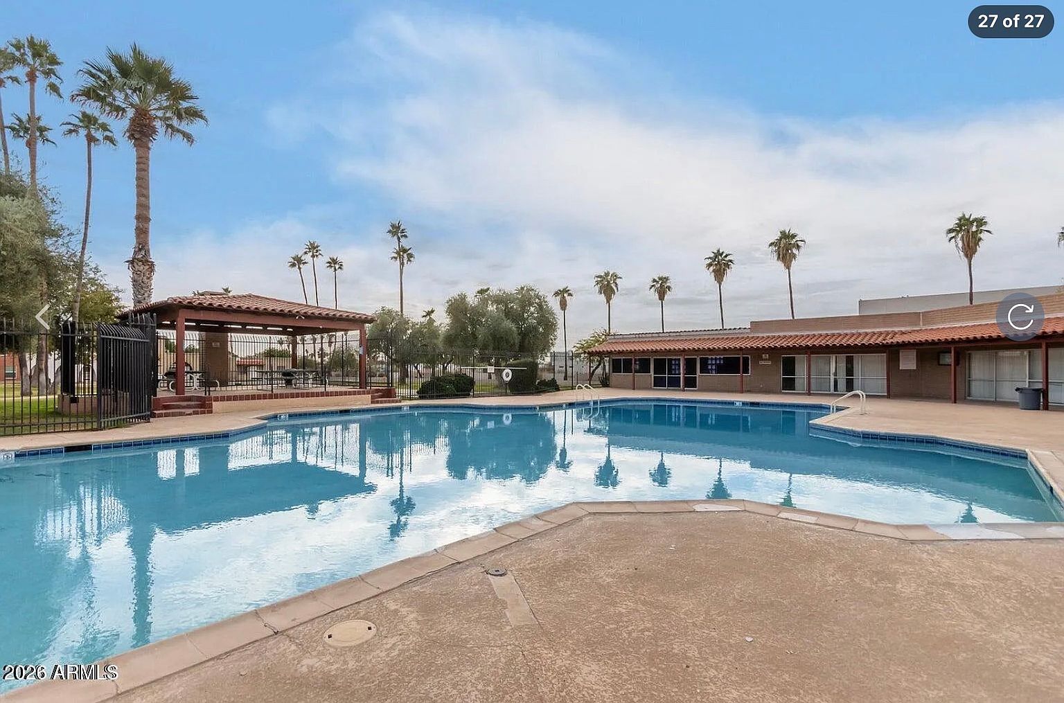 533 N Hobson Plz photo 5