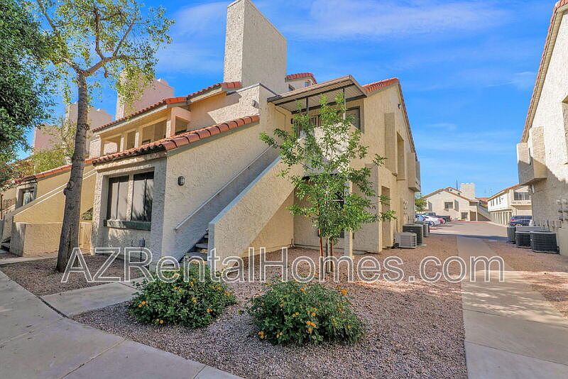Mesa 2 story townhome - 1 car attached garage-vaulted photo 2