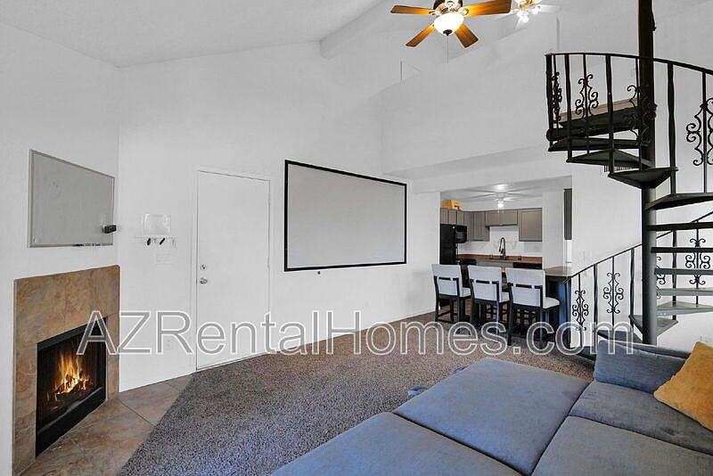 Mesa 2 story townhome - 1 car attached garage-vaulted photo 5