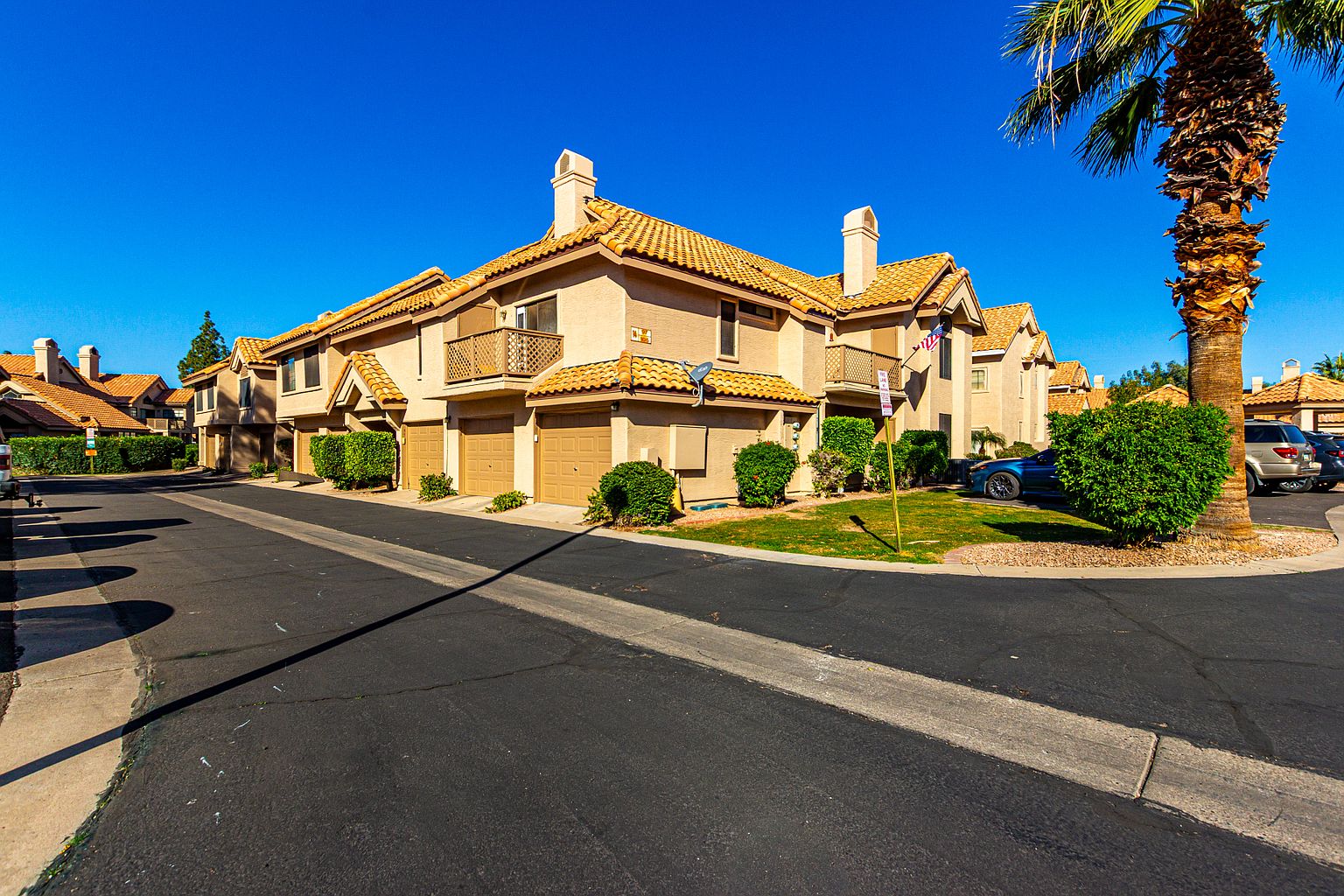 1001 N Pasadena photo 5