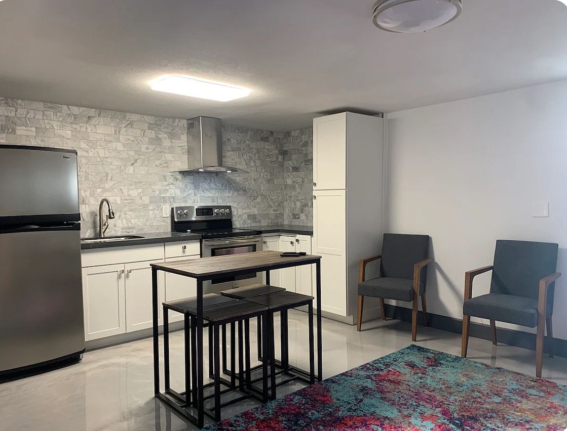456 N Robson photo 2