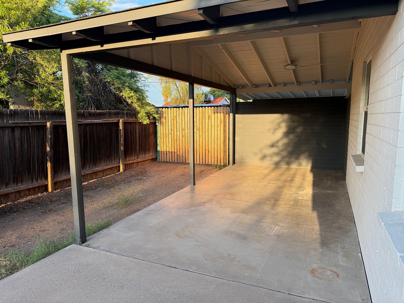 114 N Hunt Dr E photo 4