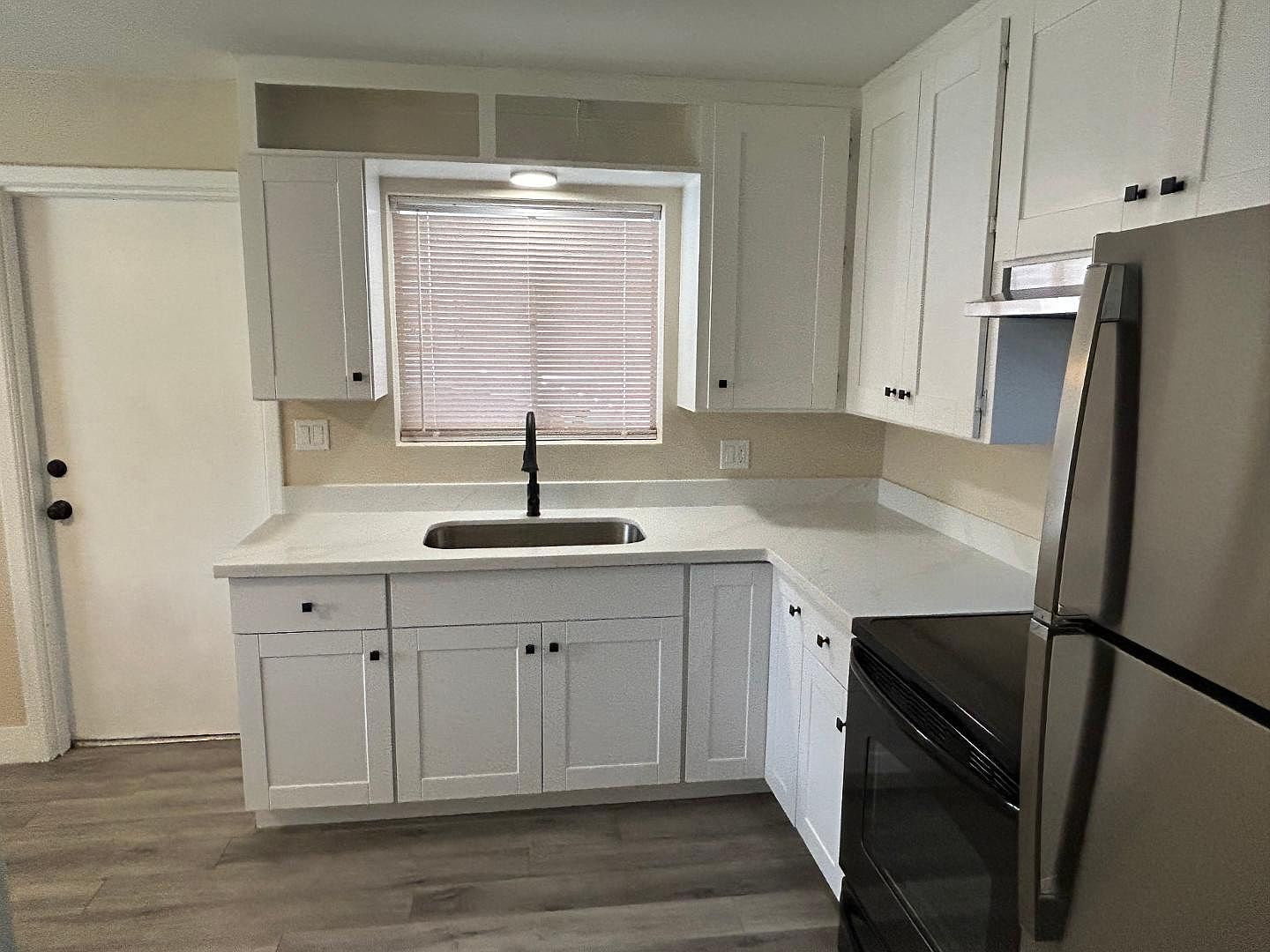 726 E 3rd Ave Mesa, AZ 85204 photo 2