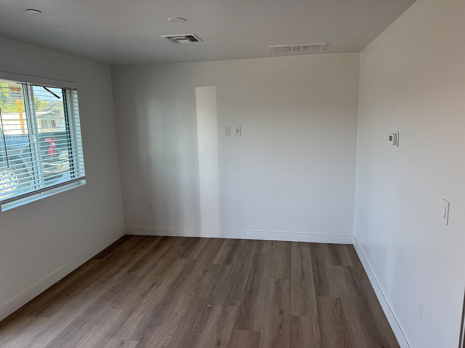 305 S Hobson photo 4
