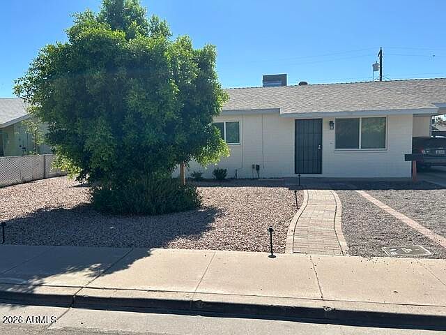 744 S Jones photo 3