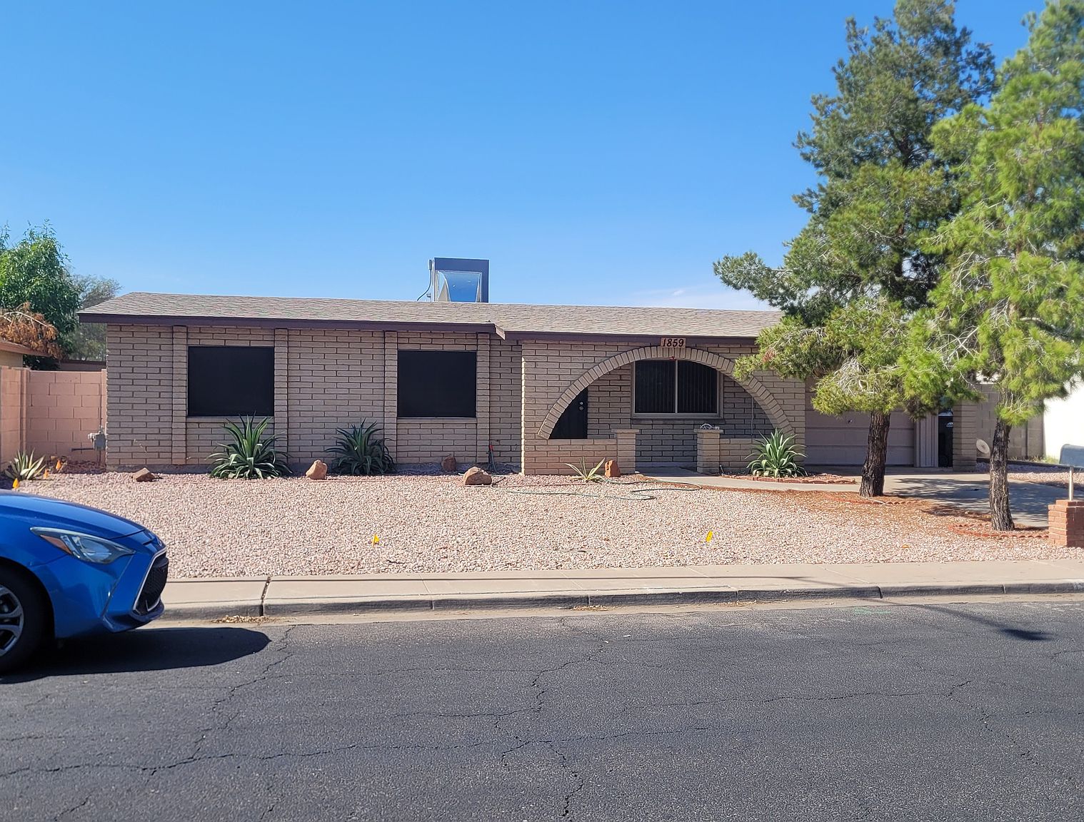 1859 E Florian Ave photo 2