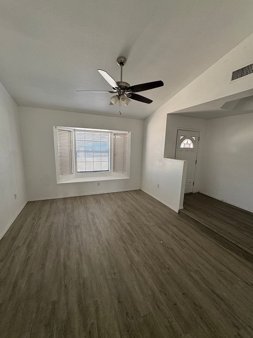 1609 E Garnet Ave photo 5