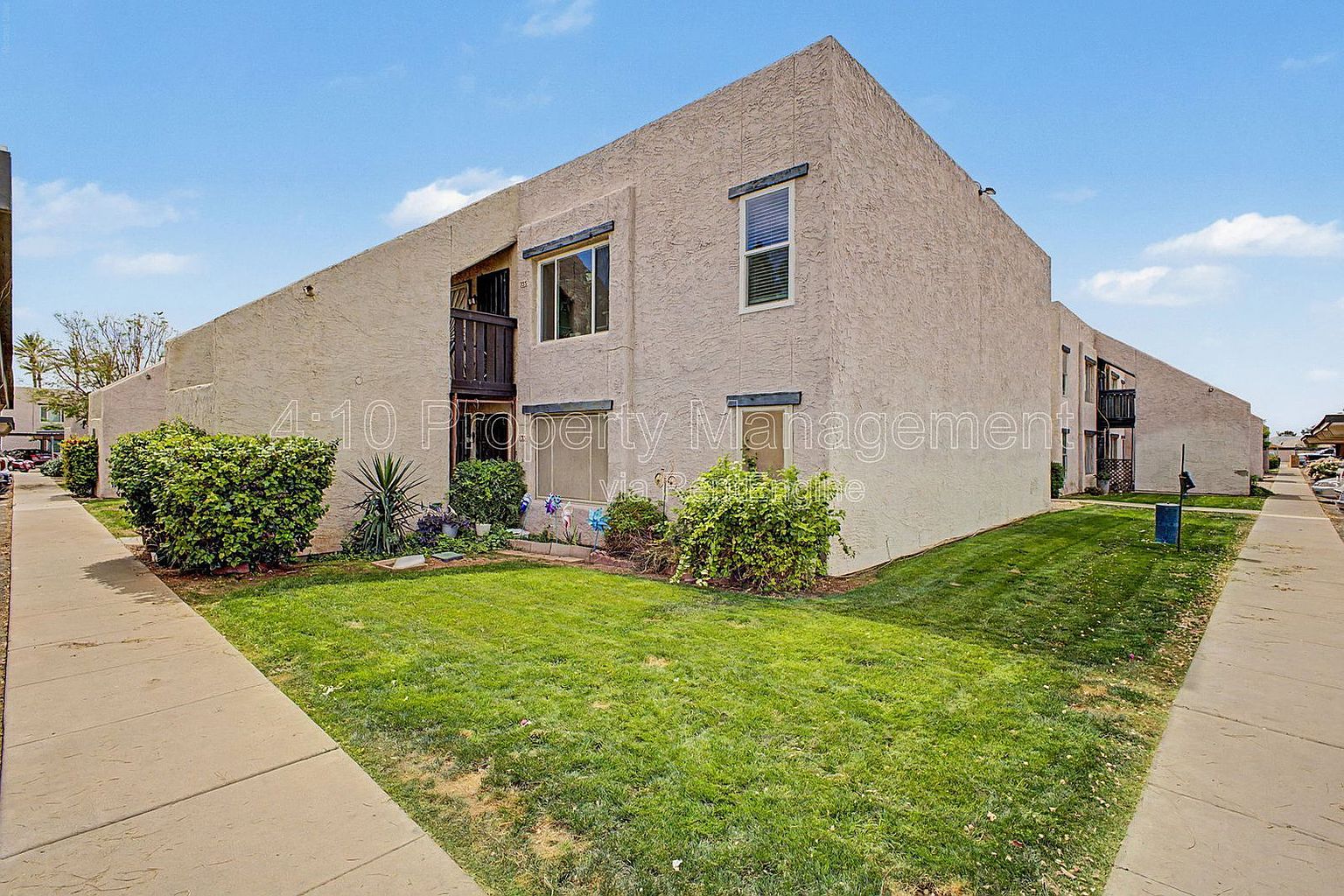 1927 E Hampton Ave photo 3