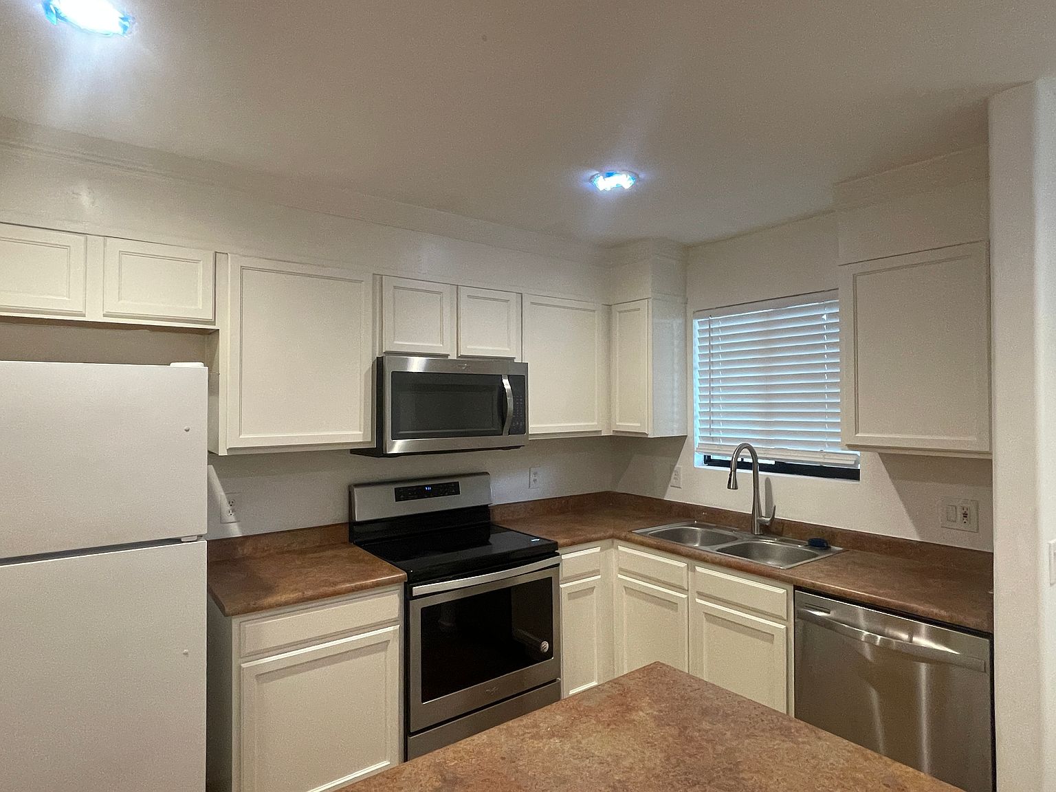 455 S Mesa Dr photo 3