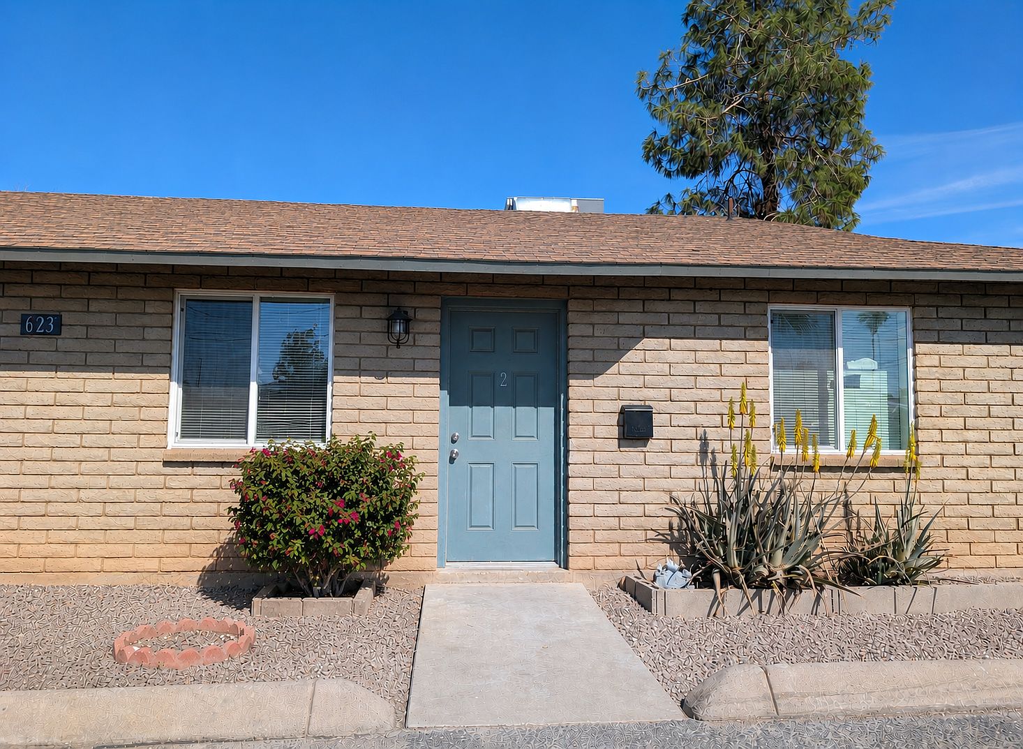 623 S Olive photo 2