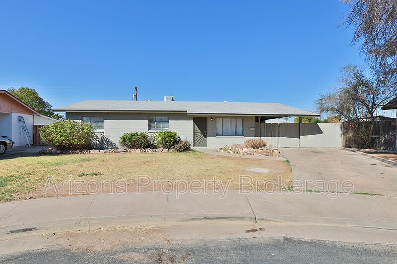 1026 S Grand photo 3