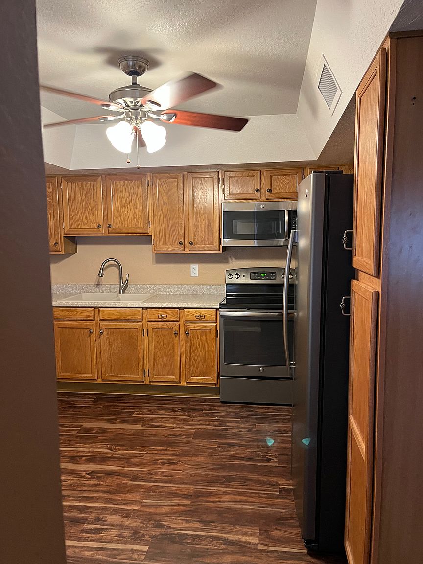2663 E Evergreen St photo 3