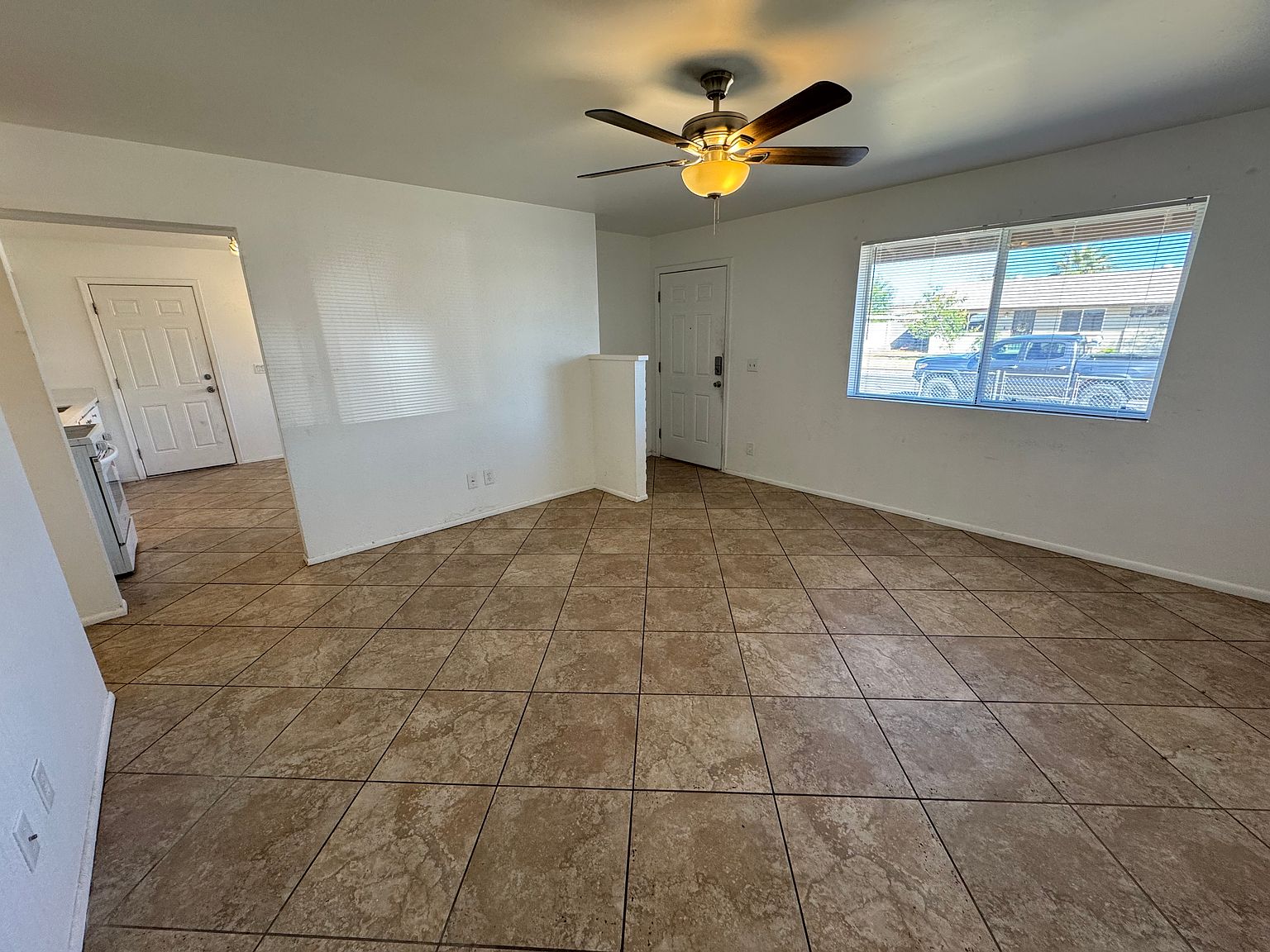 2441 E Camino St photo 2