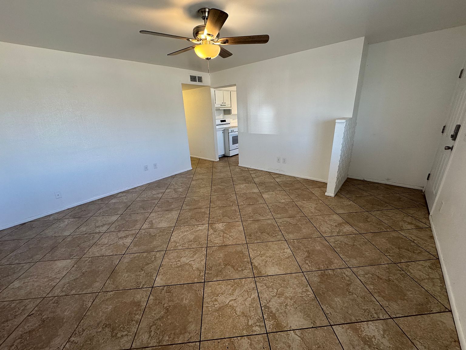 2441 E Camino St photo 4