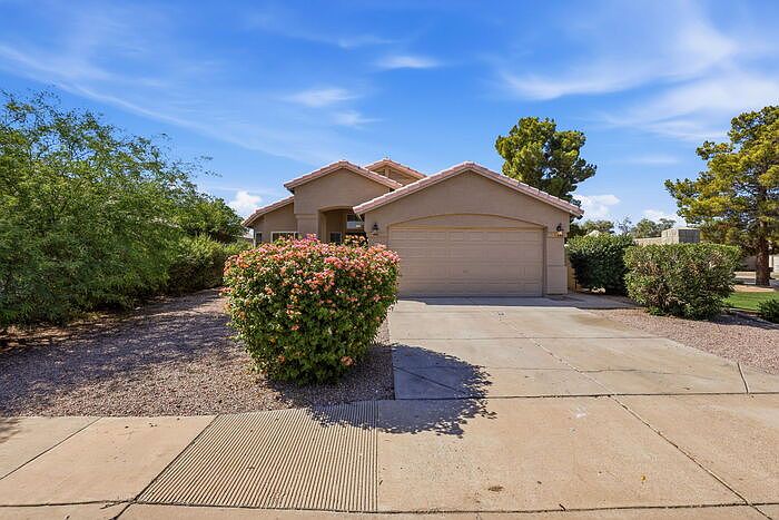 2525 E Camino St photo 4