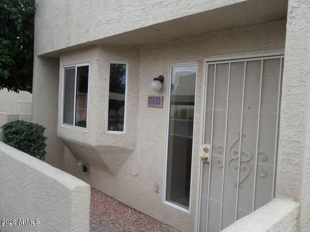 Fully Furnished With Utilities Included | 2 Bedroom / 2 Bathroom photo 3