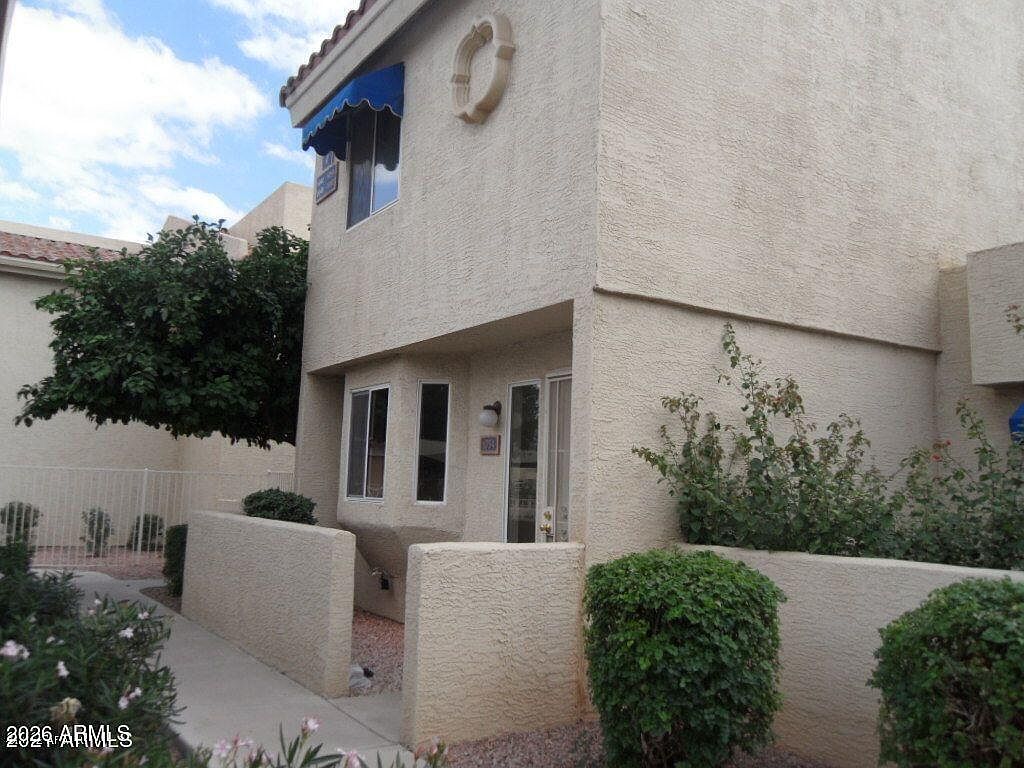 Fully Furnished With Utilities Included | 2 Bedroom / 2 Bathroom photo 2