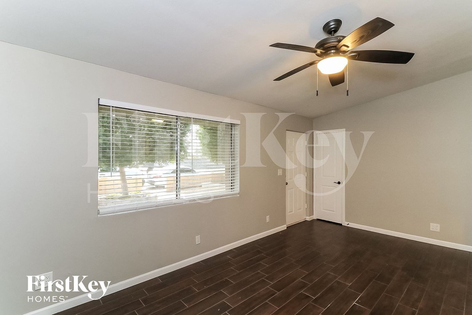 2206 E Arbor Cir photo 5