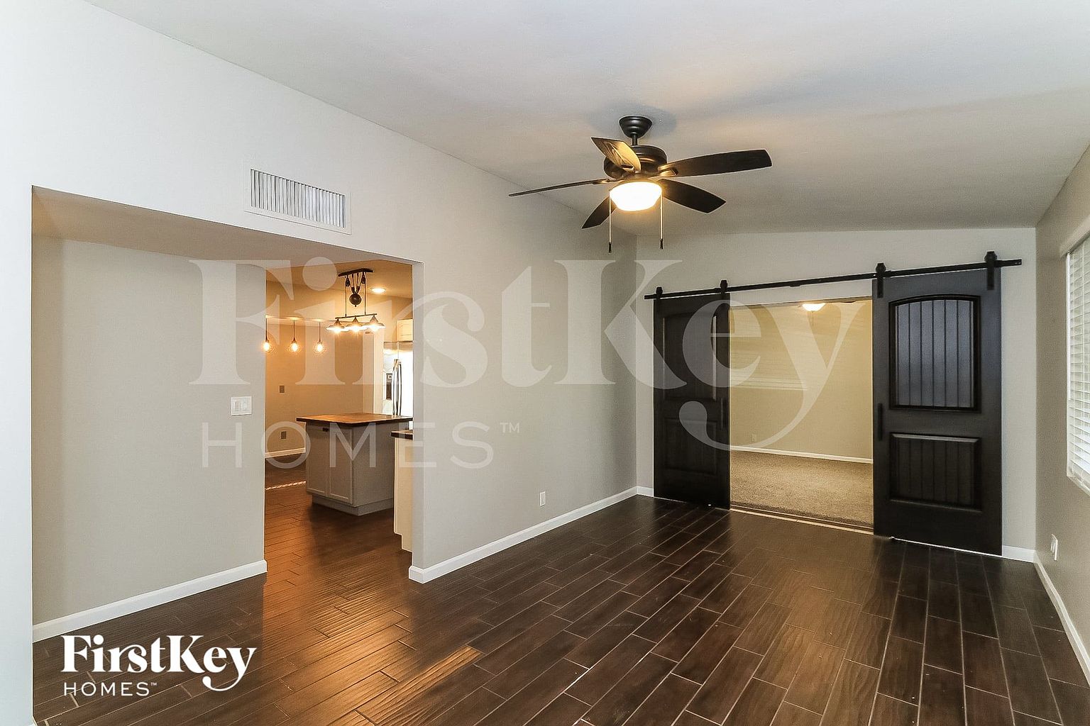 2206 E Arbor Cir photo 3