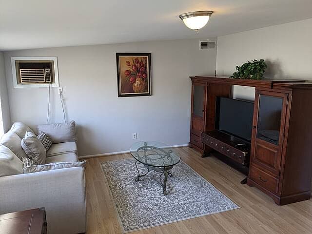 4212 E Dragoon Ave photo 3