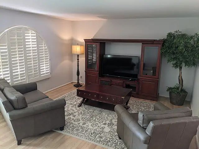 4212 E Dragoon Ave photo 4