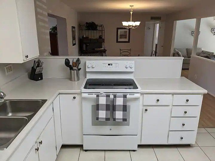 4212 E Dragoon Ave photo 5