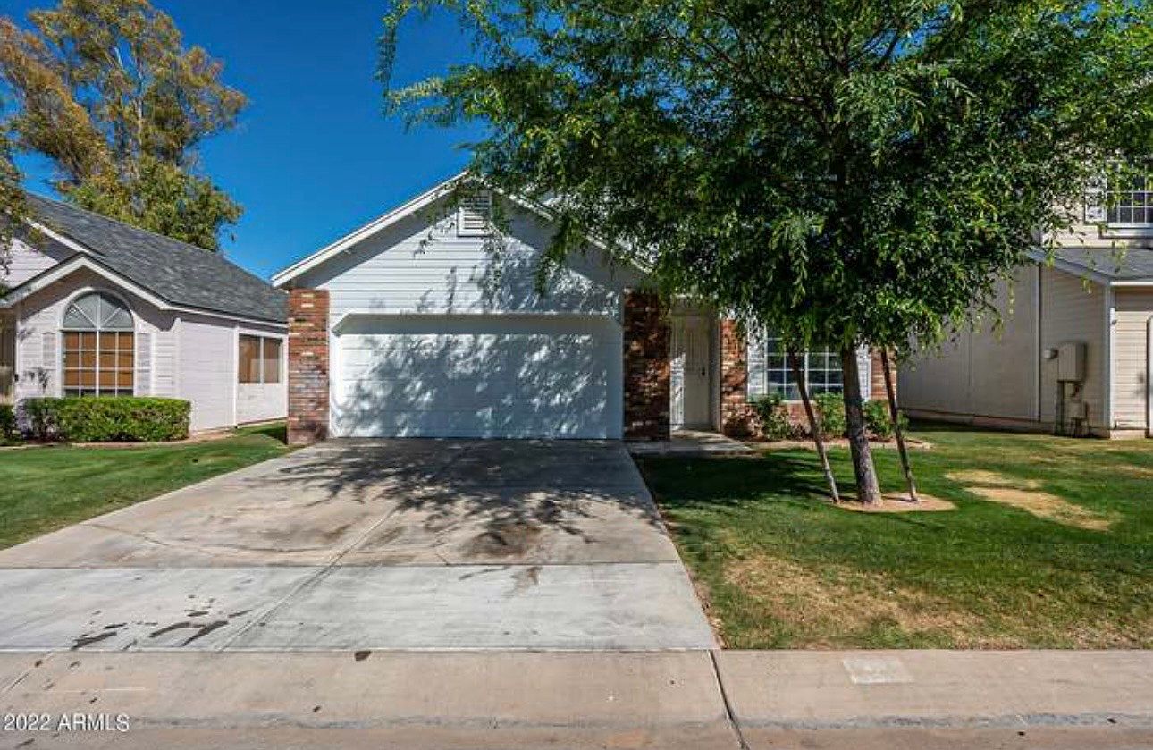 441 S Maple photo 3