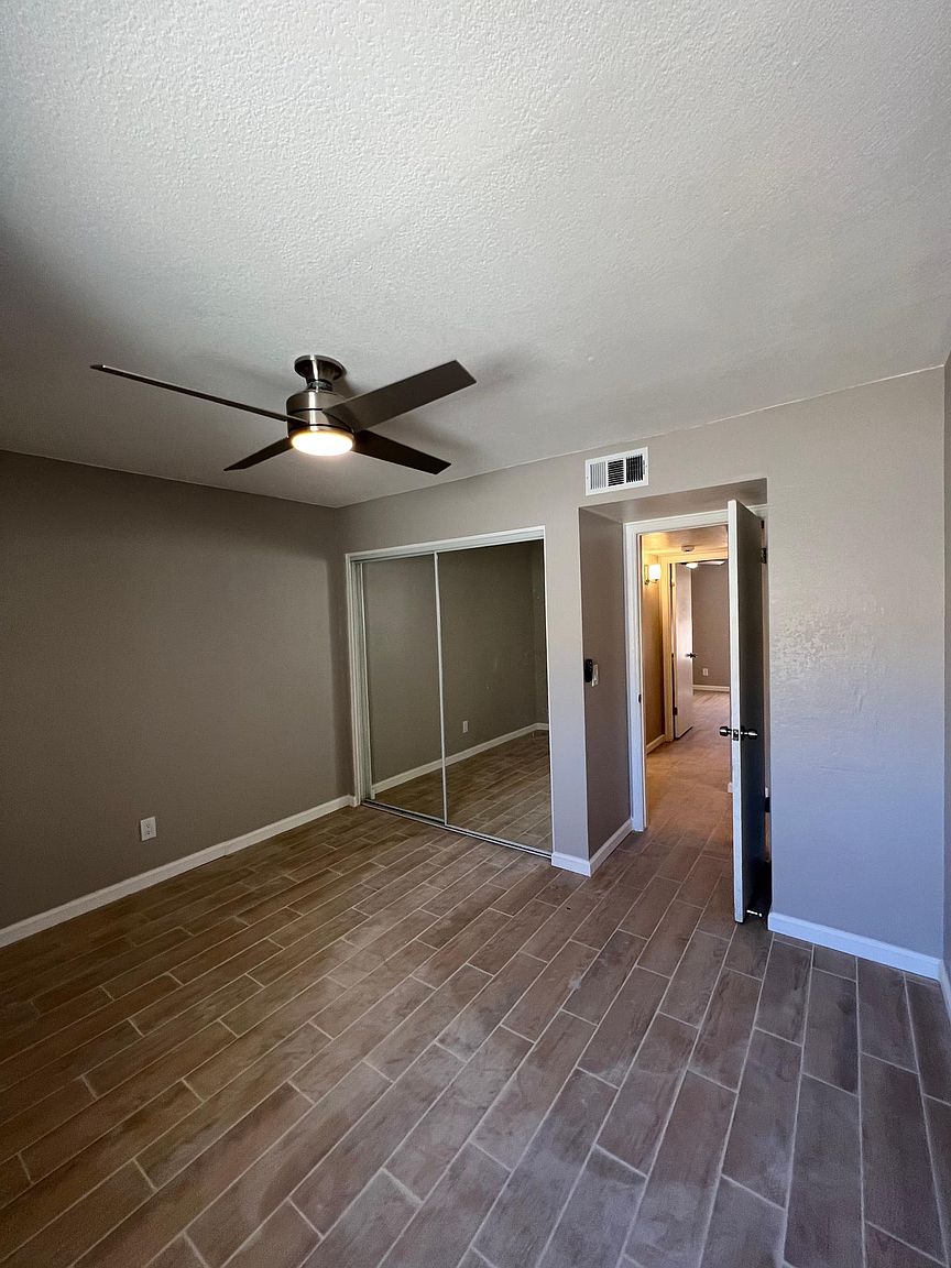 2851 E Capri Cir photo 5