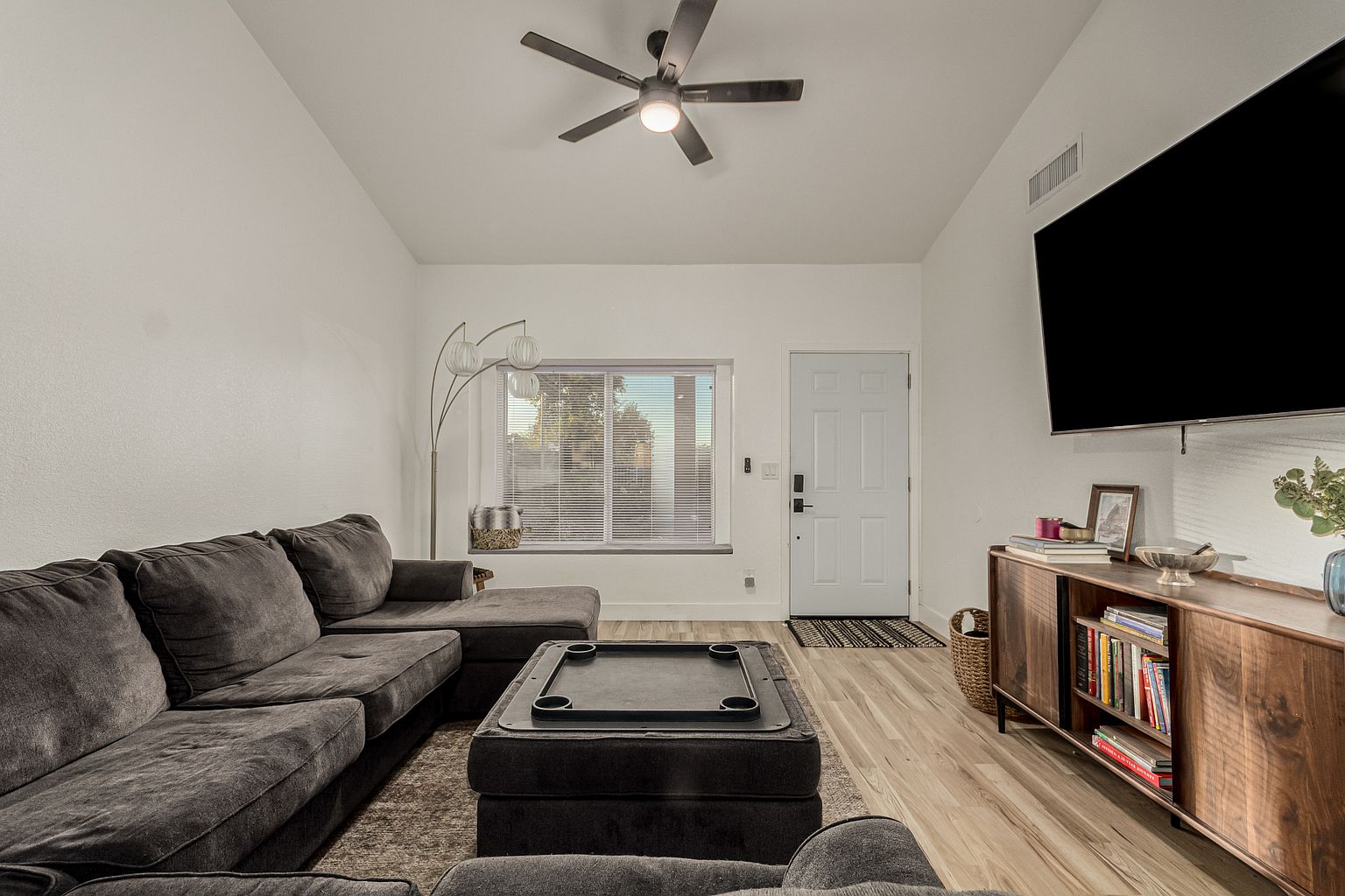 429 S Gaylord photo 4