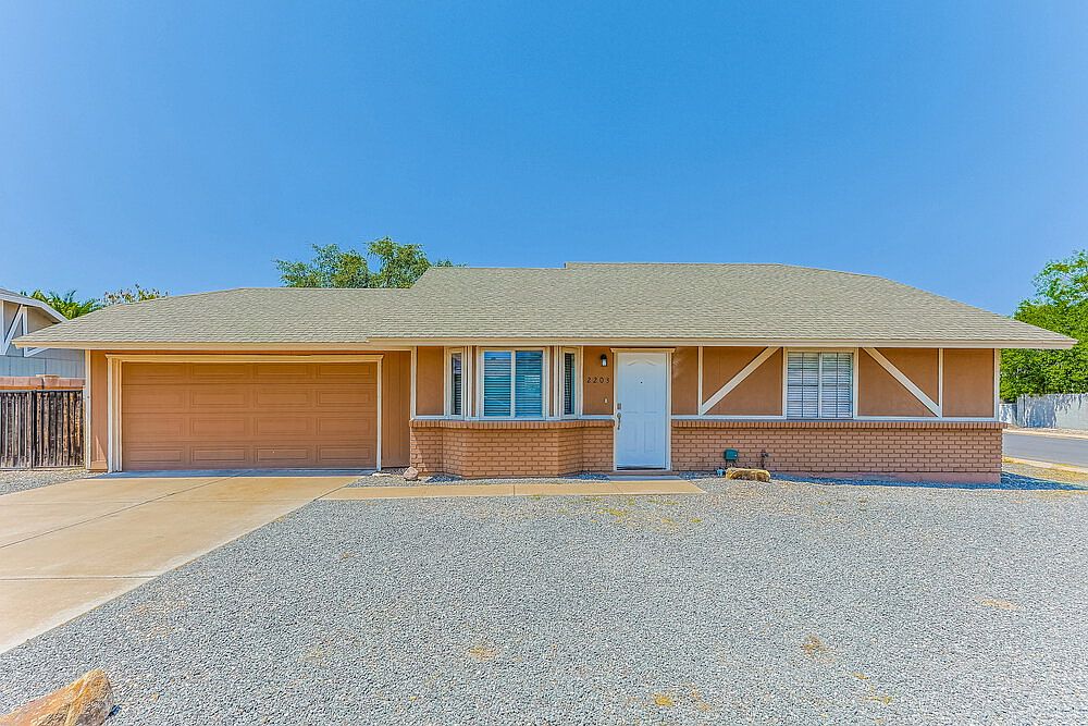 2203 E Dragoon Ave photo 2