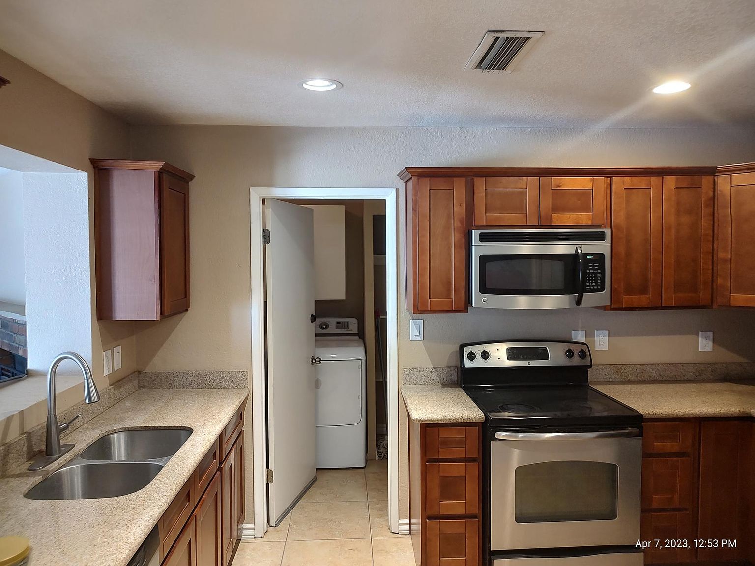 955 S 33rd Pl photo 2