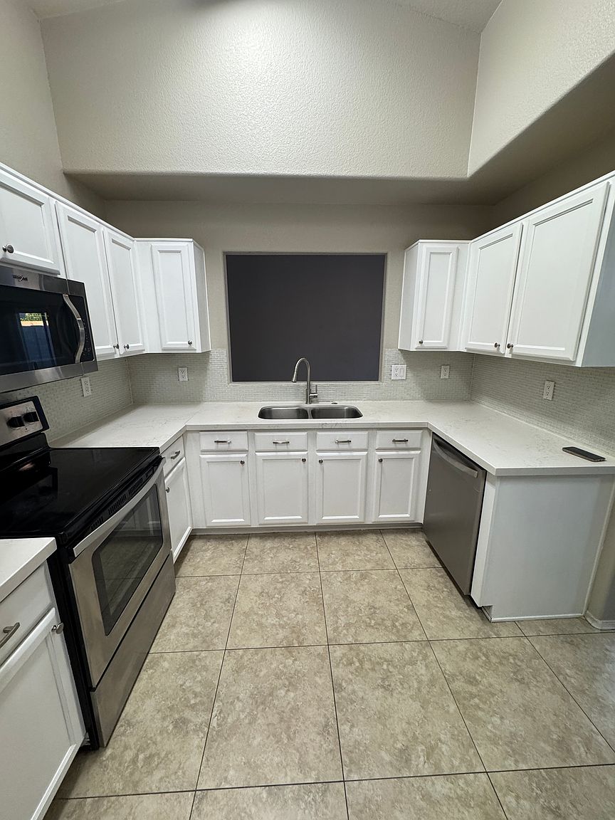 1429 S Racine photo 5