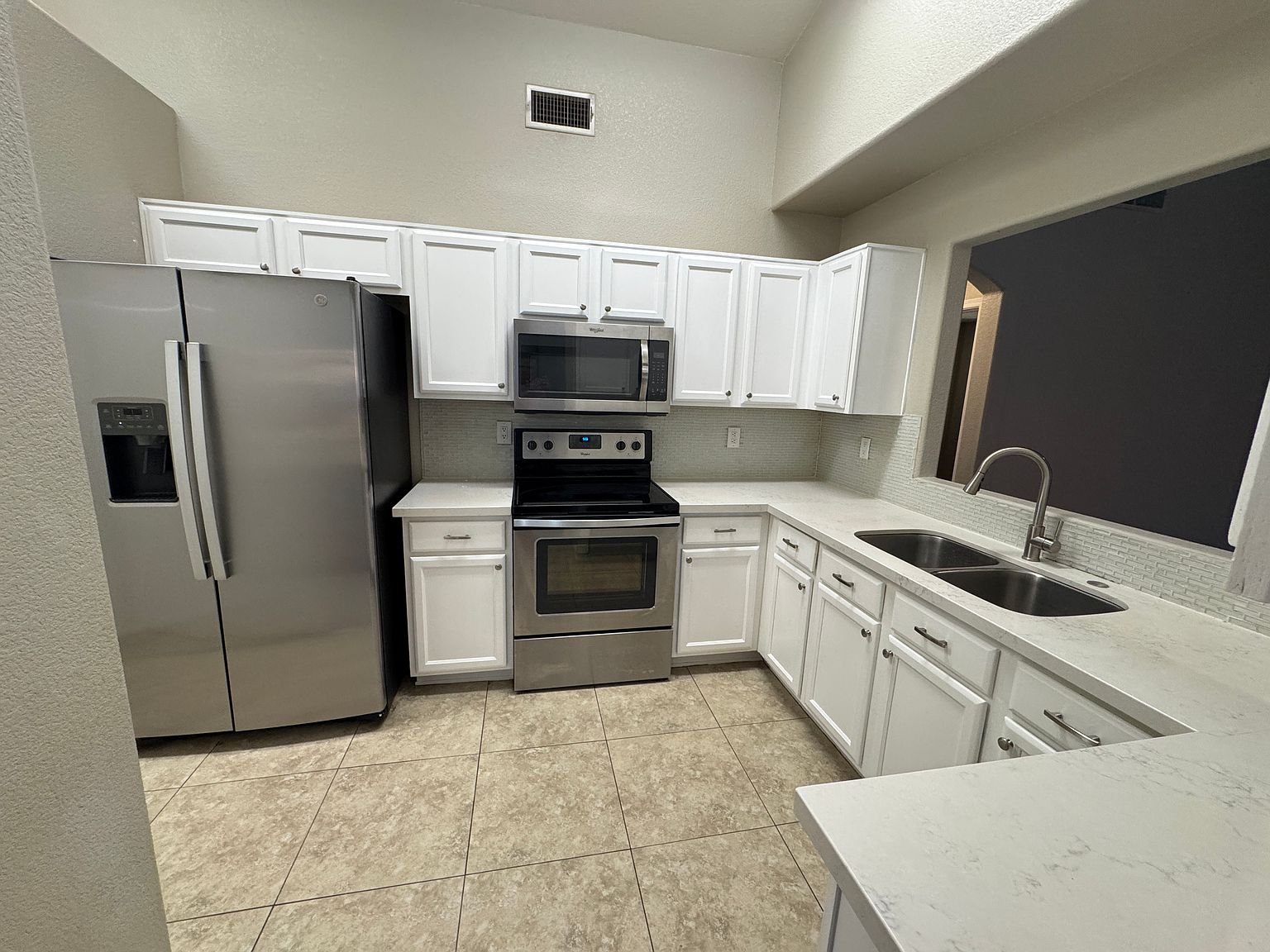 1429 S Racine photo 4