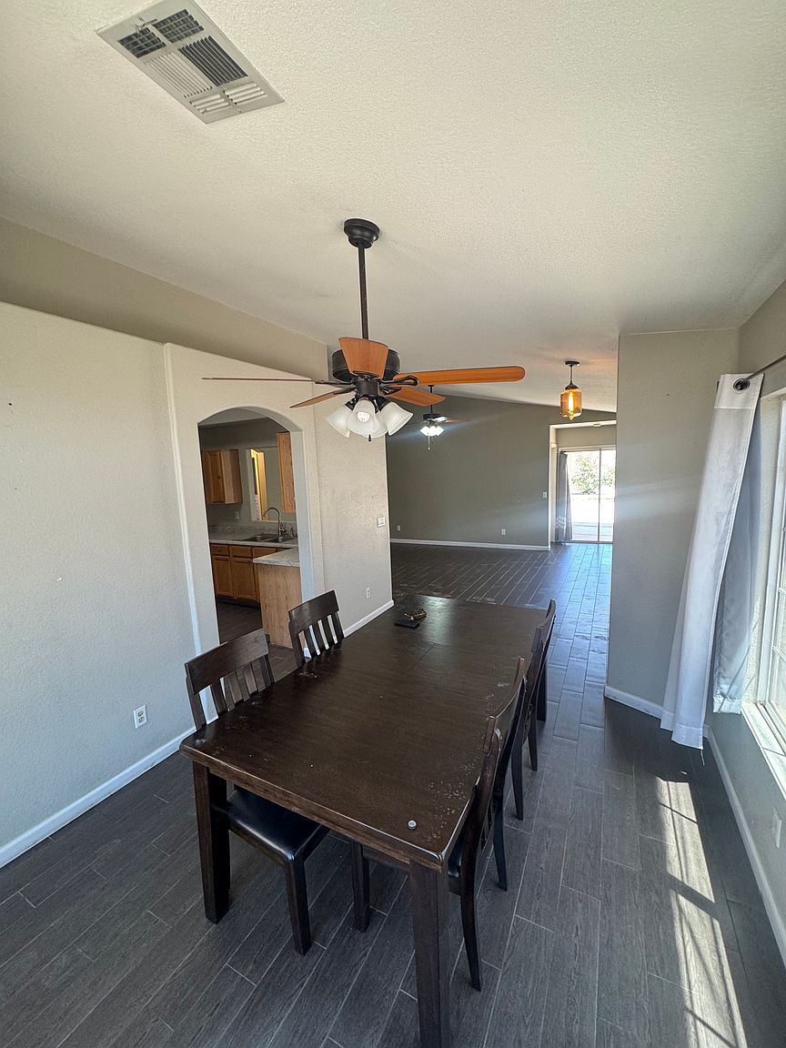 5022 E Holmes Ave photo 5