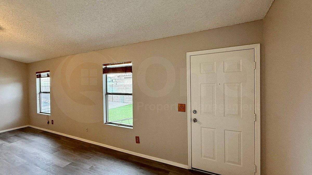 1332 S Parkcrest photo 3