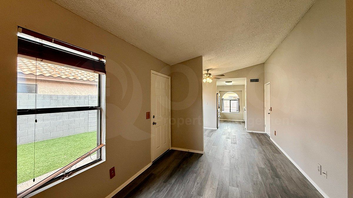 1332 S Parkcrest photo 4