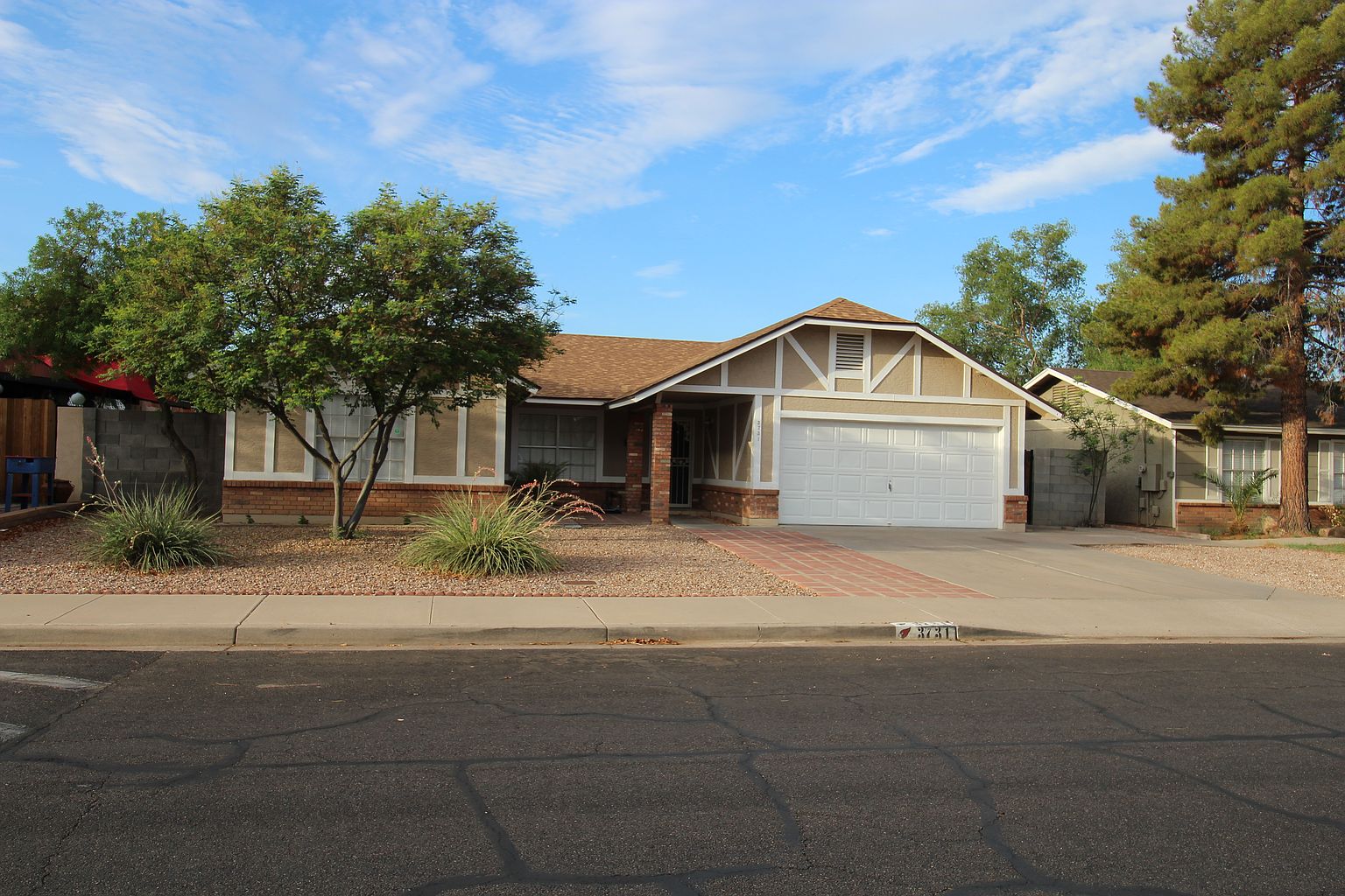 3731 E Hampton Ave photo 3