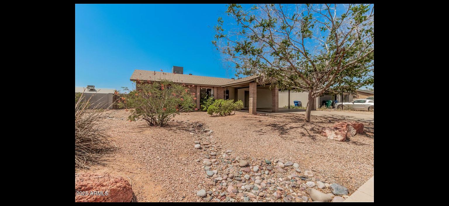 2447 E Holmes Ave photo 2
