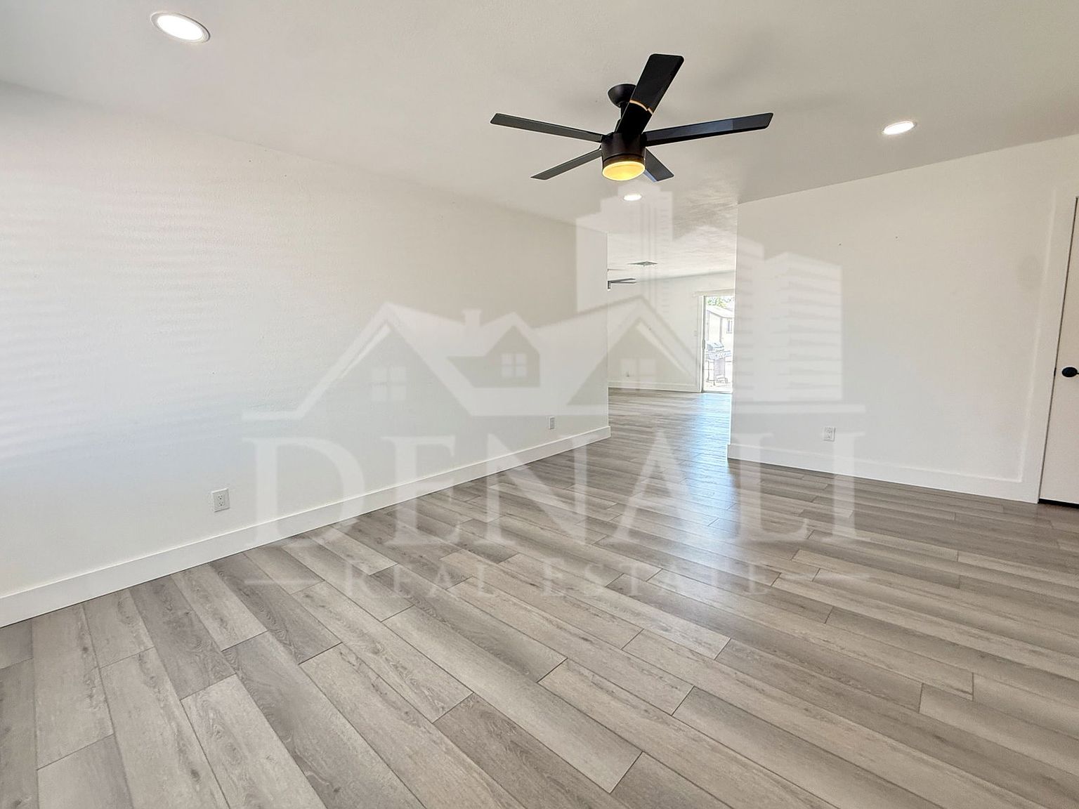 2601 E Hopi Ave photo 5