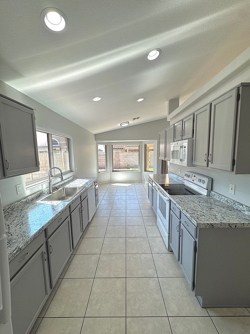 2560 North Lindsay Road, Mesa, AZ 85213 photo 4