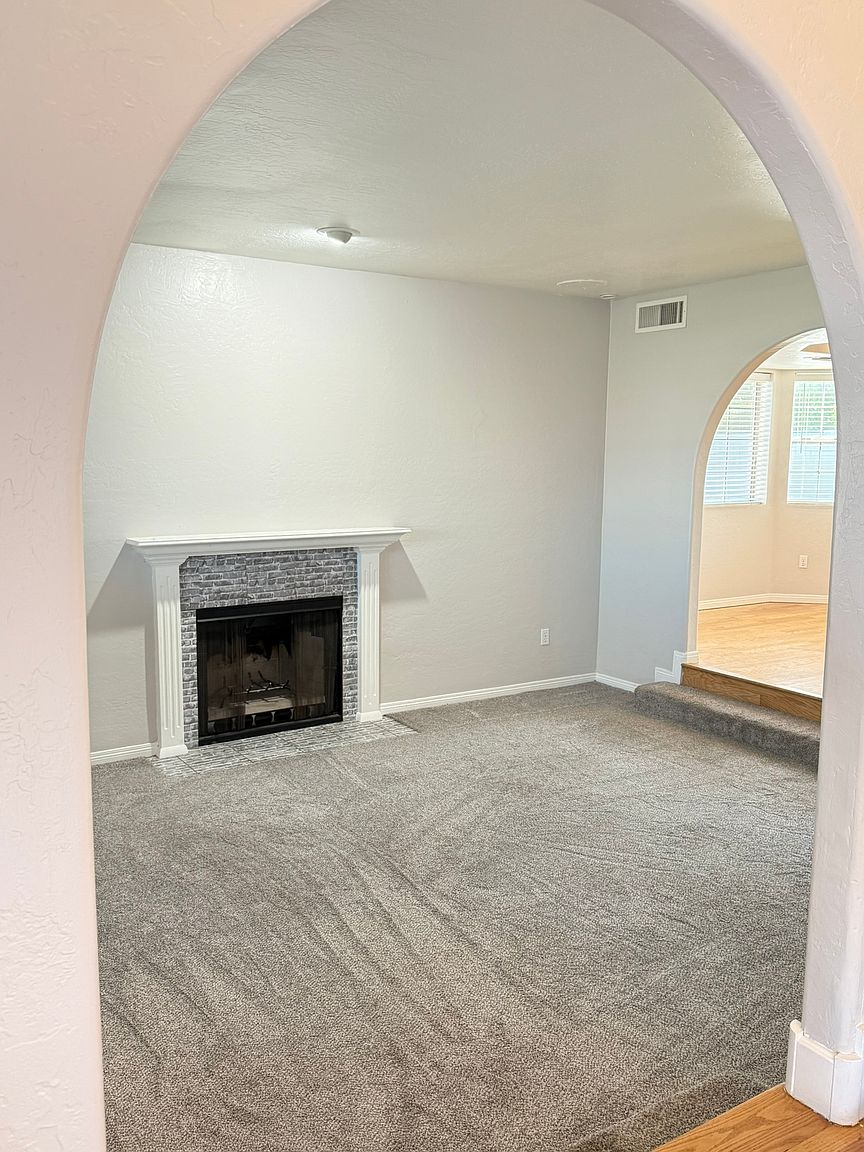 2666 E Hope St photo 3