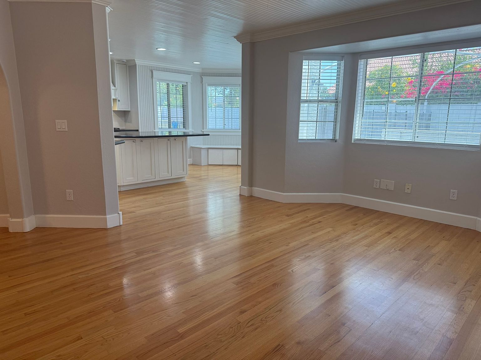 2666 E Hope St photo 5