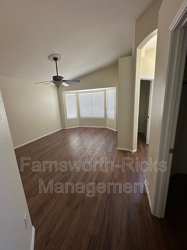 5730 E Holmes Ave photo 5