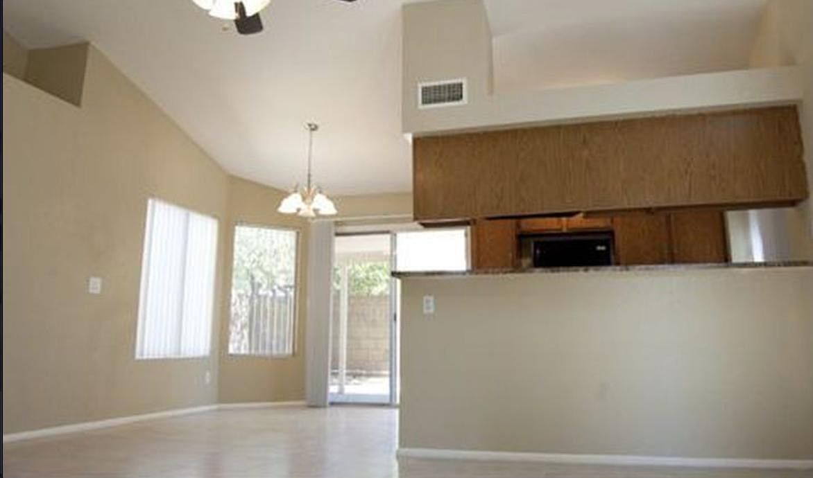 11829 N 76th Ln photo 2